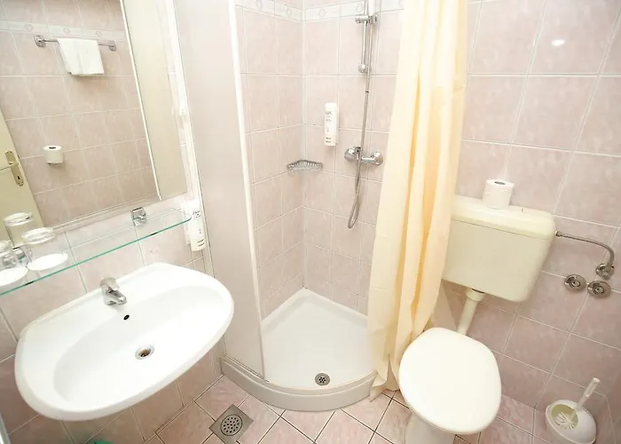 فندق Donat زادار